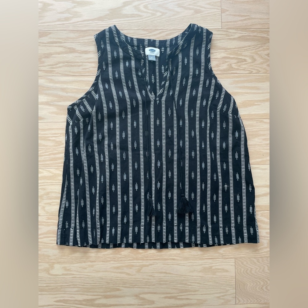 Old Navy Size Medium Black and White Embroidered Tank Top Blouse with Tassels